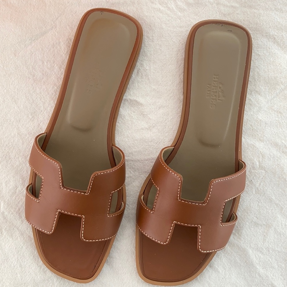 Hermes “Oran” sandals in Gold Piqûres Écrues, 37.5